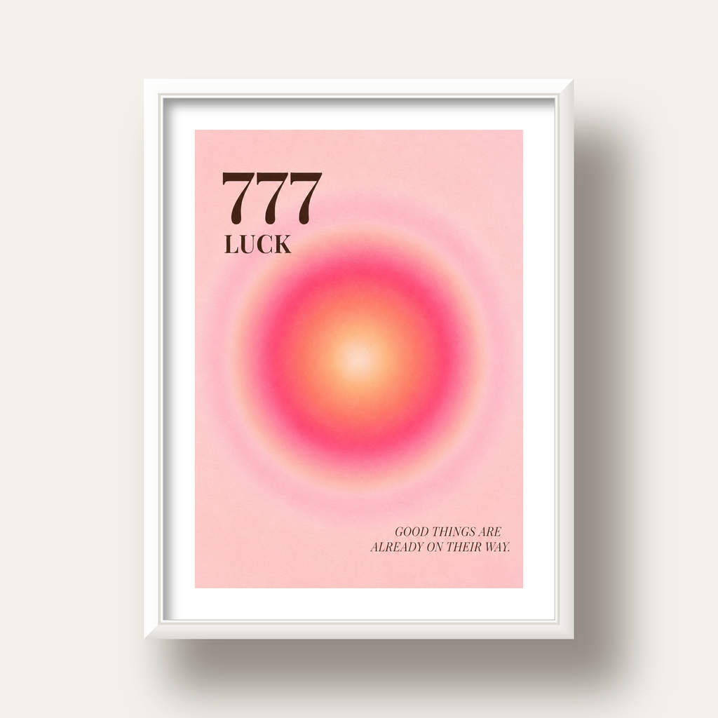 777 Luck Pembe Aura Poster — beyaz derin çerçeveli paspartulu