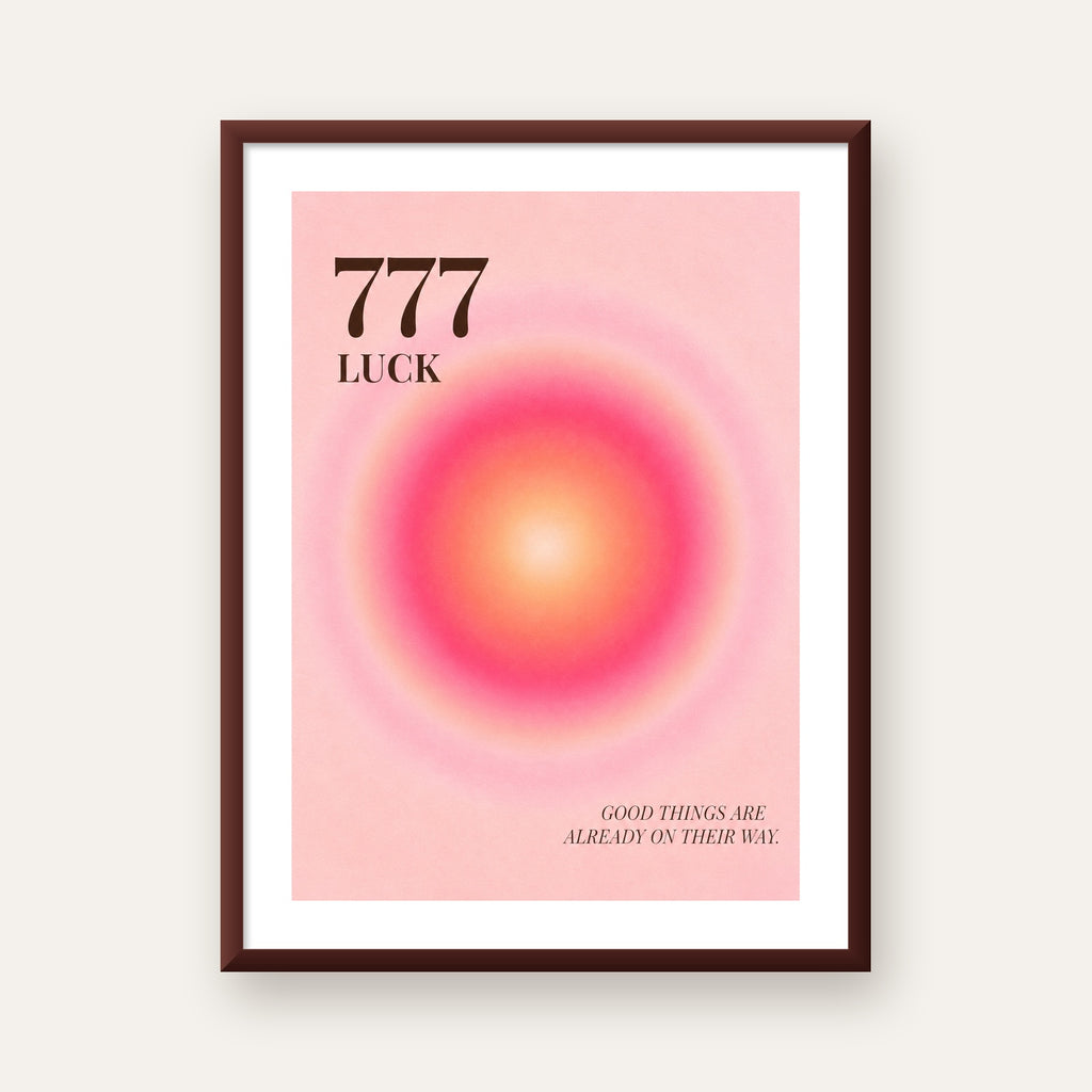 777 Luck Pembe Aura Poster — ceviz çerçeveli paspartulu