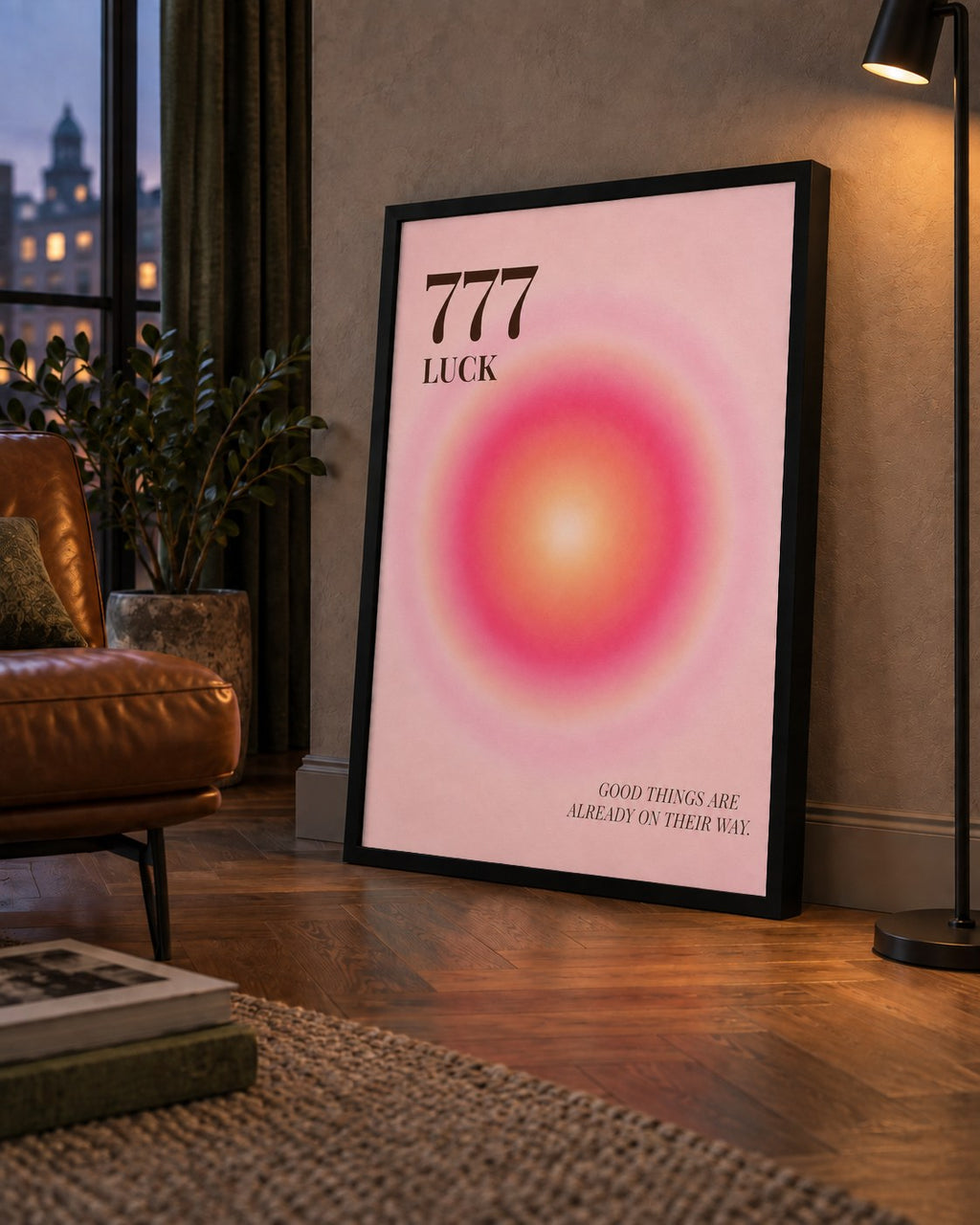 777 Luck Pembe Aura Poster — çerçeveli hâliyle bir ev duvarında
