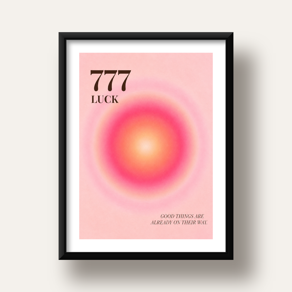 777 Luck Pembe Aura Poster — siyah derin çerçeveli paspartulu