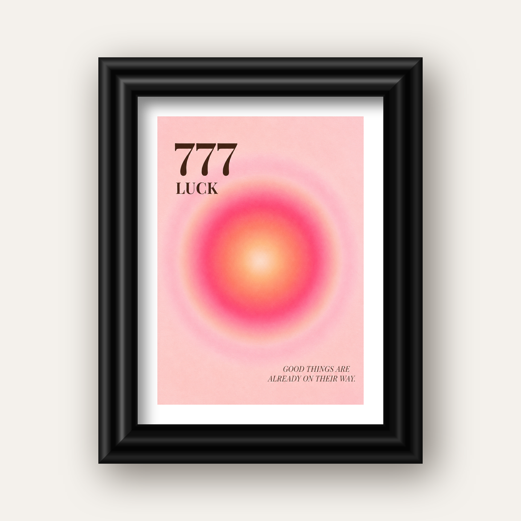 777 Luck Pembe Aura Poster — siyah galeri çerçeveli paspartulu