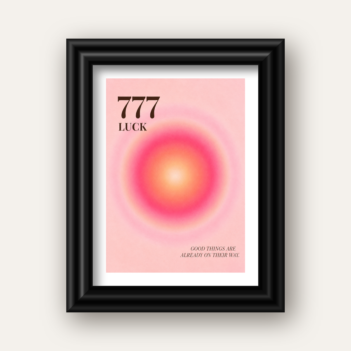 777 Luck Pembe Aura Poster — siyah galeri çerçeveli paspartulu