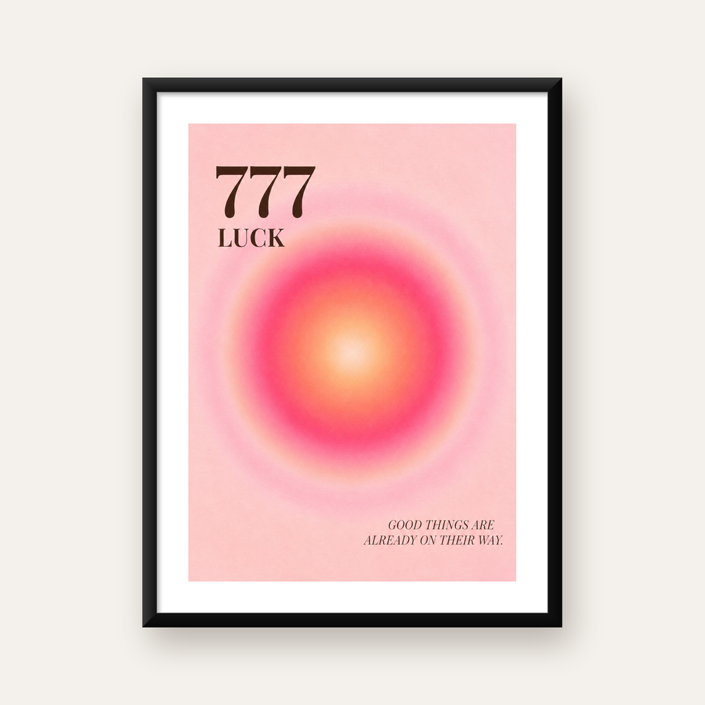 777 LUCK Mistik Sayı & Degrade Güneş Modern Poster — Dikey baskı, beyaz kenar boşluklu