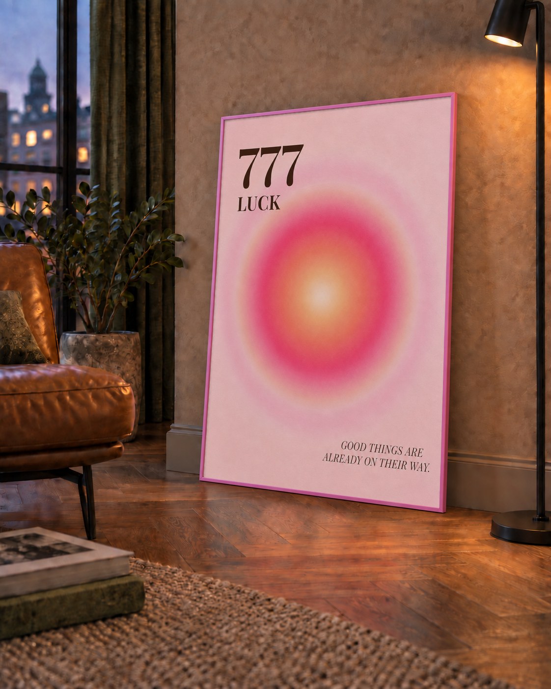 777 Luck Pembe Aura Poster — çerçeveli hâliyle bir ev duvarında