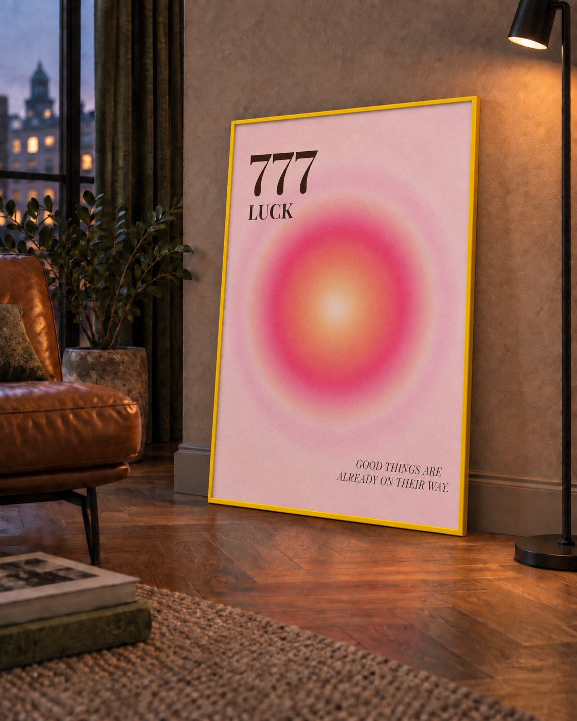 777 Luck Pembe Aura Poster — çerçeveli hâliyle bir ev duvarında