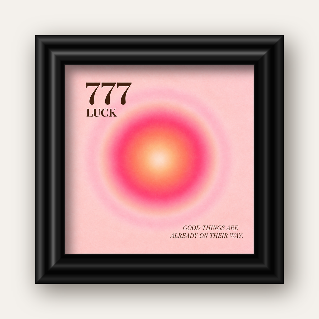 777 Luck Pembe Aura Poster — siyah galeri çerçeveli