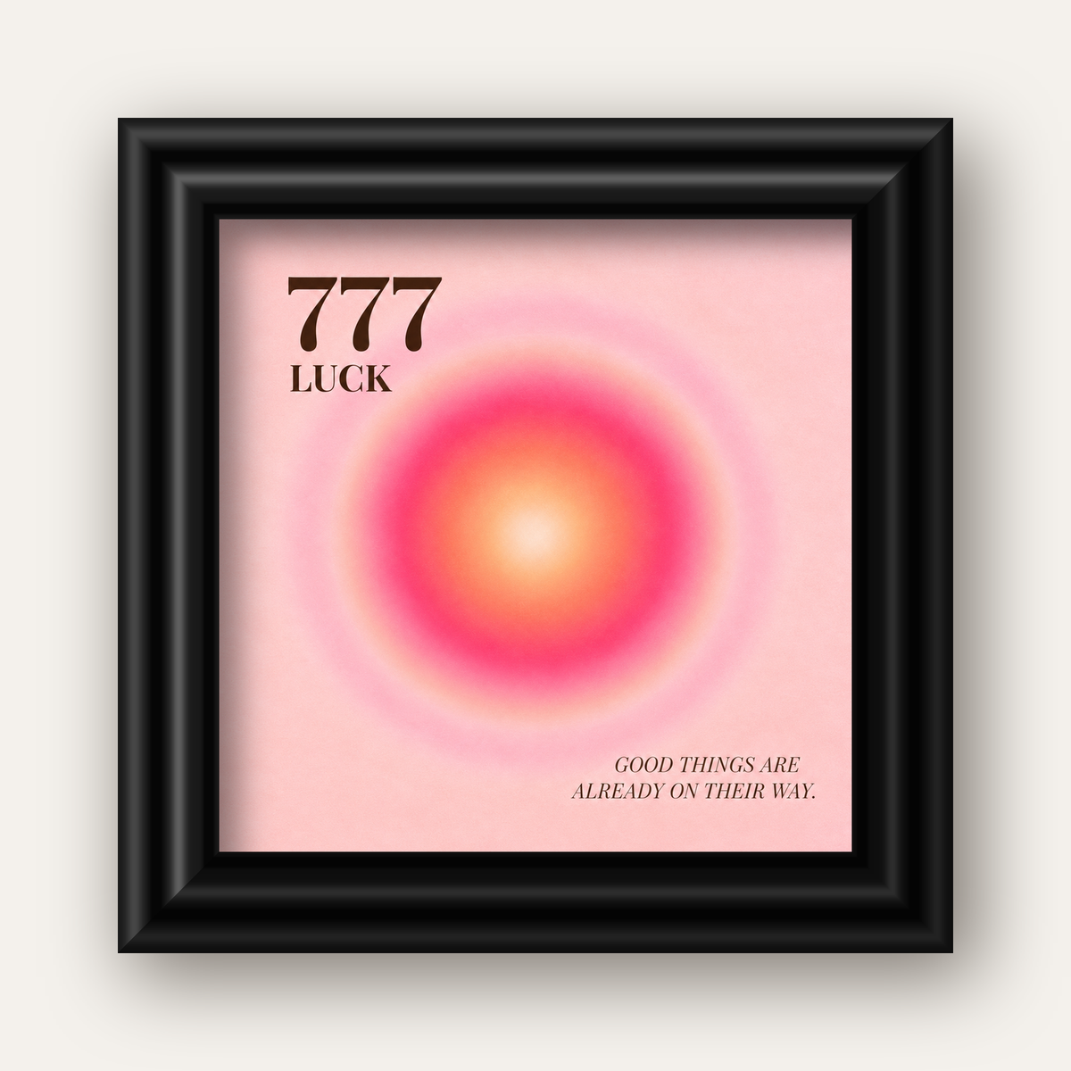 777 Luck Pembe Aura Poster — siyah galeri çerçeveli