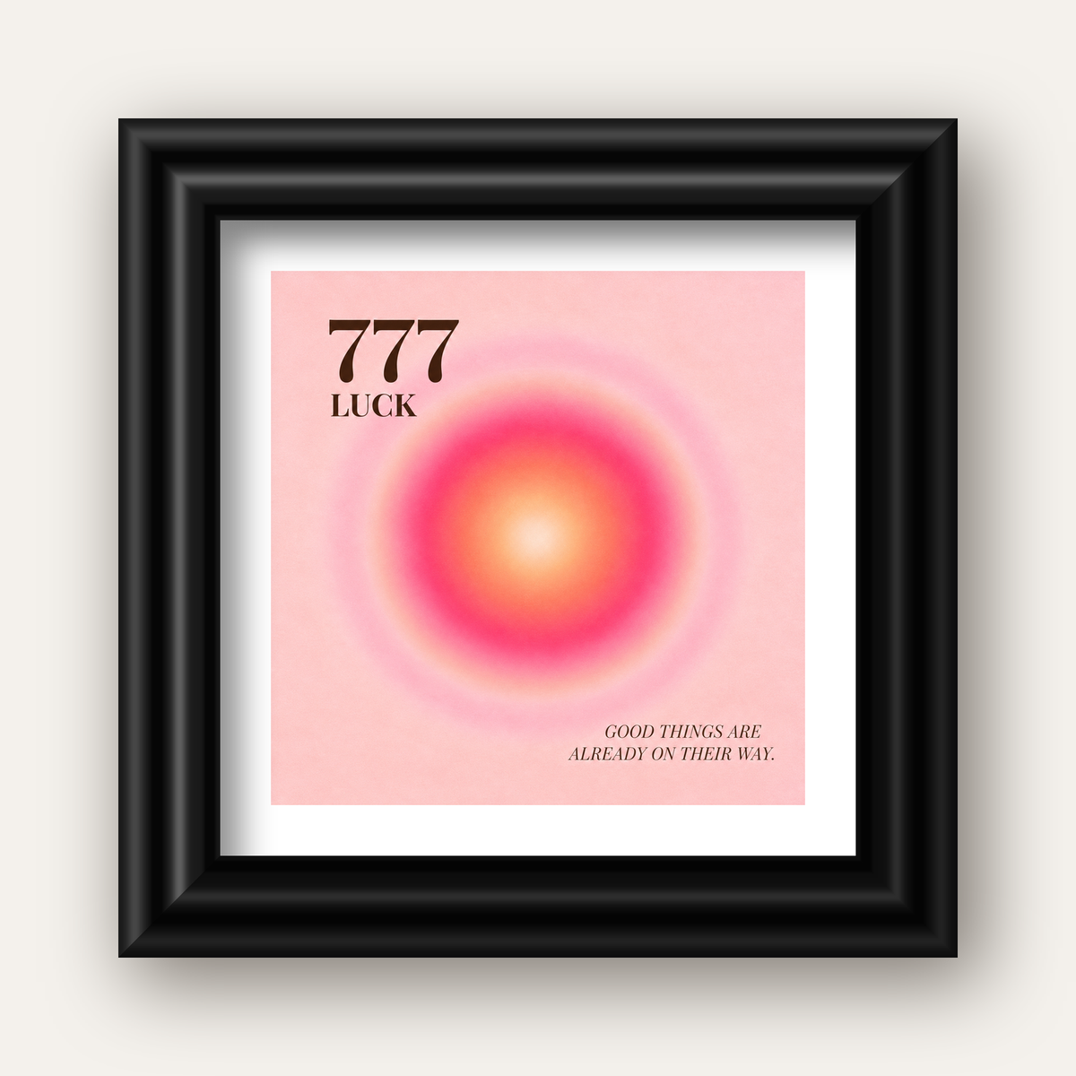 777 Luck Pembe Aura Poster — siyah galeri çerçeveli paspartulu