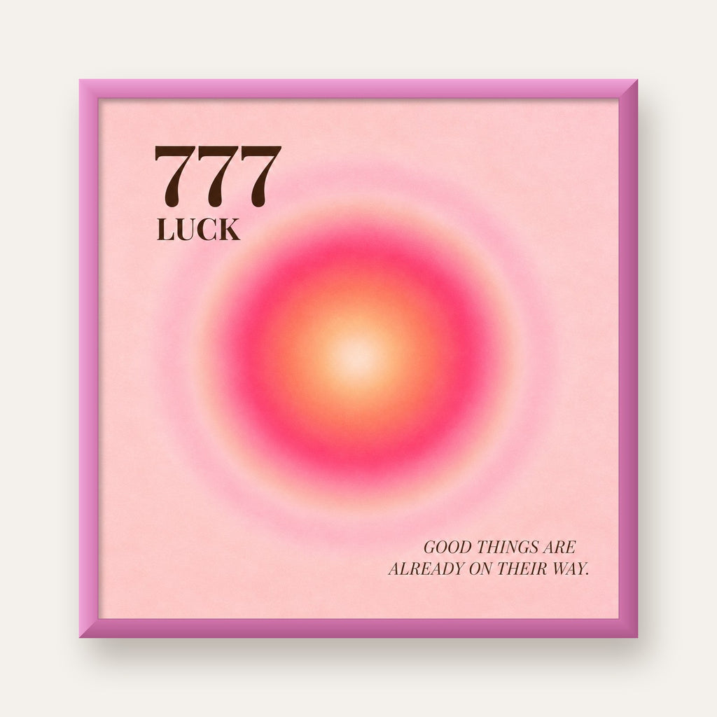 777 Luck Pembe Aura Poster — pembe çerçeveli