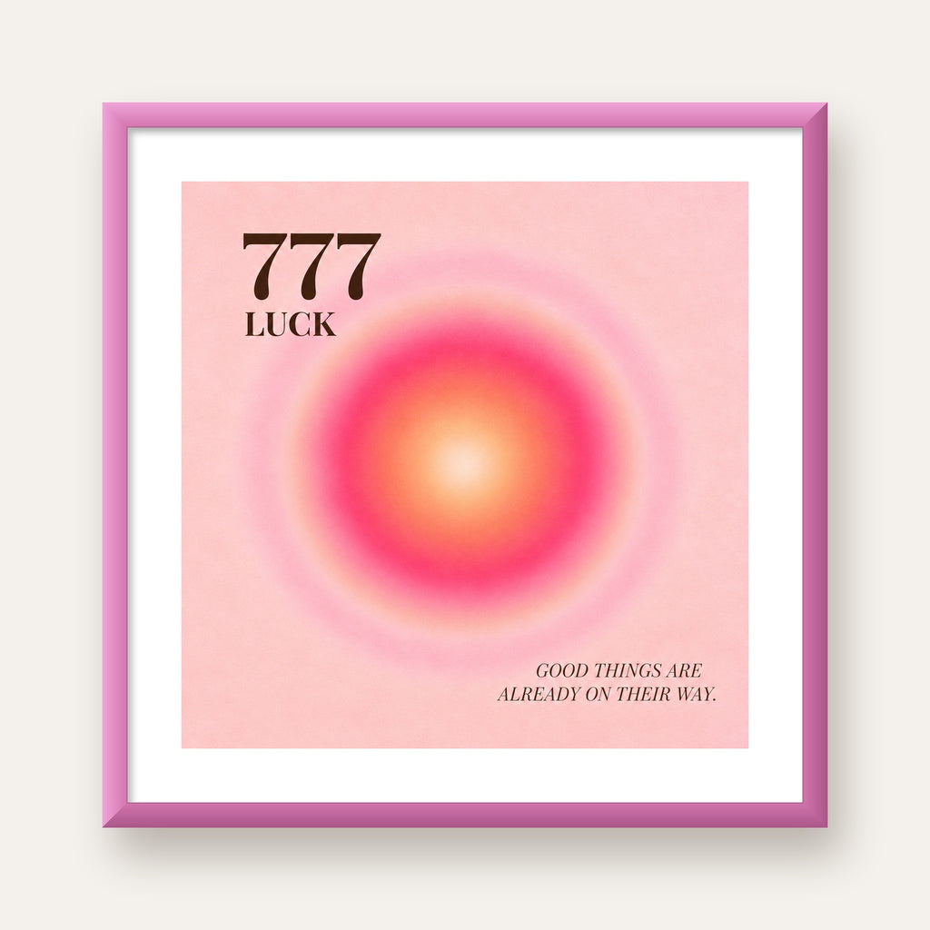 777 Luck Pembe Aura Poster — pembe çerçeveli paspartulu