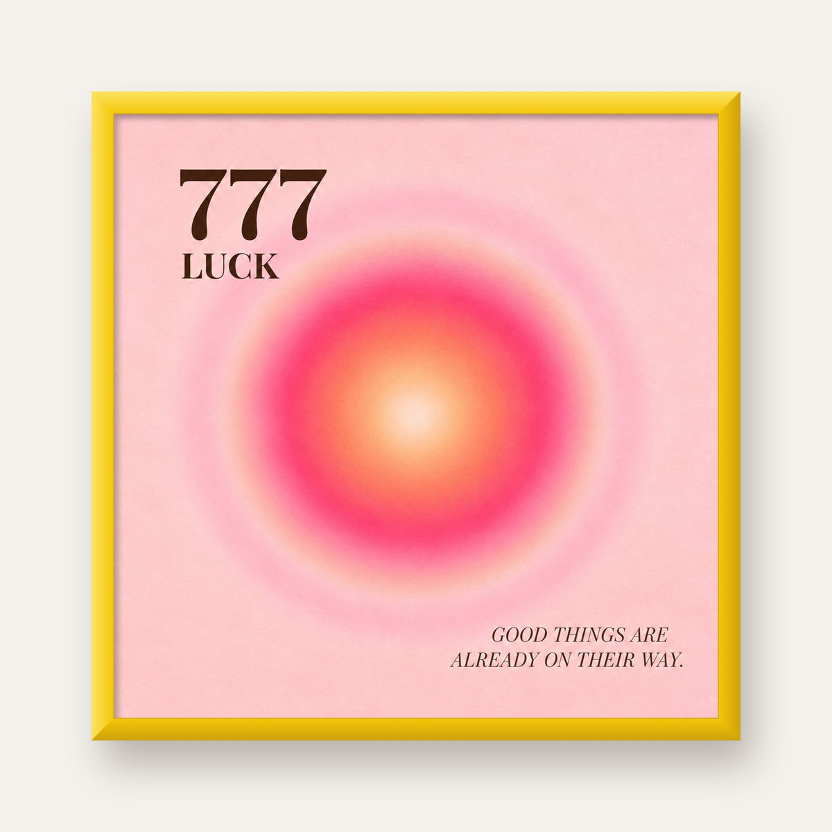 777 Luck Pembe Aura Poster — sarı çerçeveli