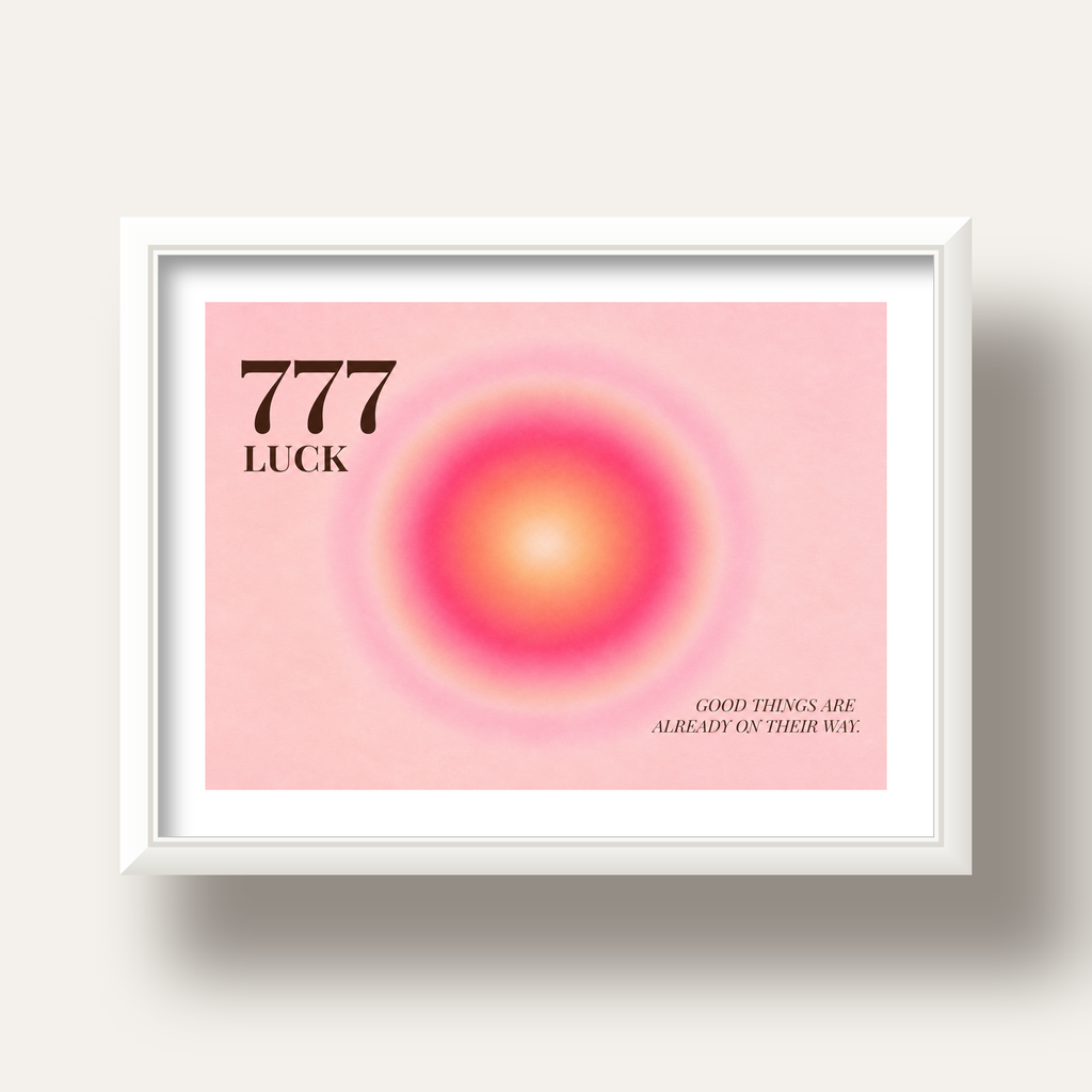 777 Luck Pembe Aura Poster — beyaz derin çerçeveli paspartulu