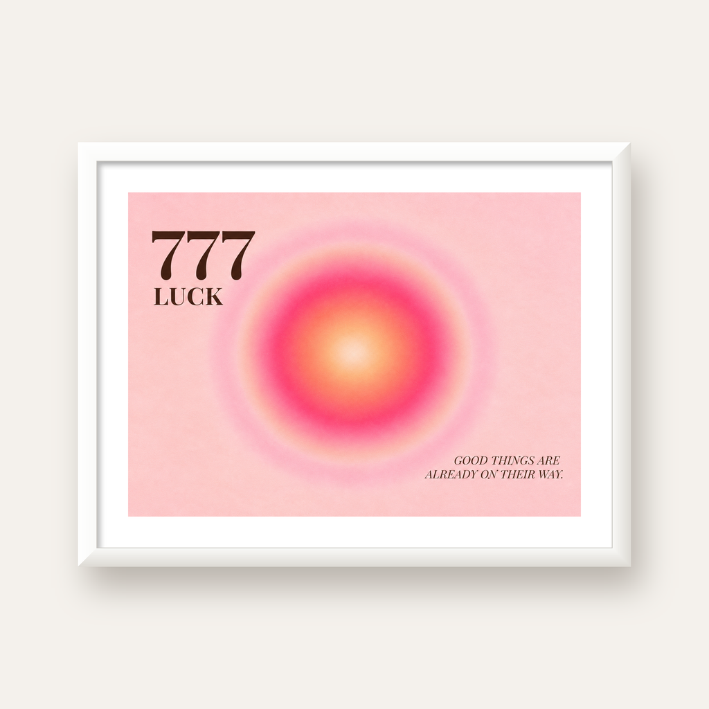 777 Luck Pembe Aura Poster — beyaz çerçeveli yatay poster