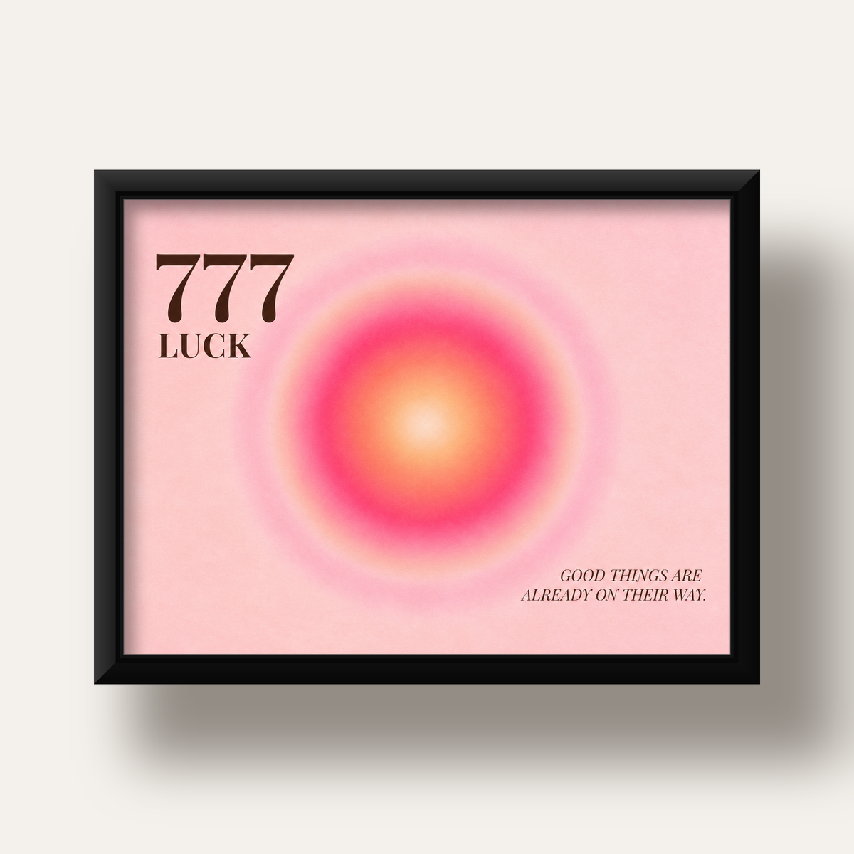 777 Luck Pembe Aura Poster — siyah derin çerçeveli