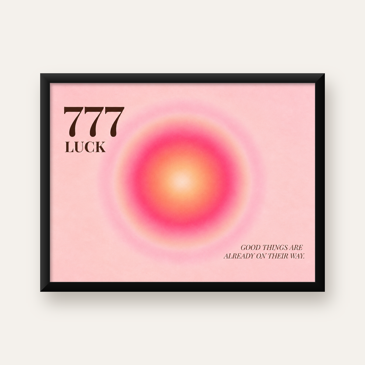 777 LUCK Mistik Sayı & Degrade Güneş Modern Poster — Yatay baskı, düz siyah çerçeveli duvar posteri