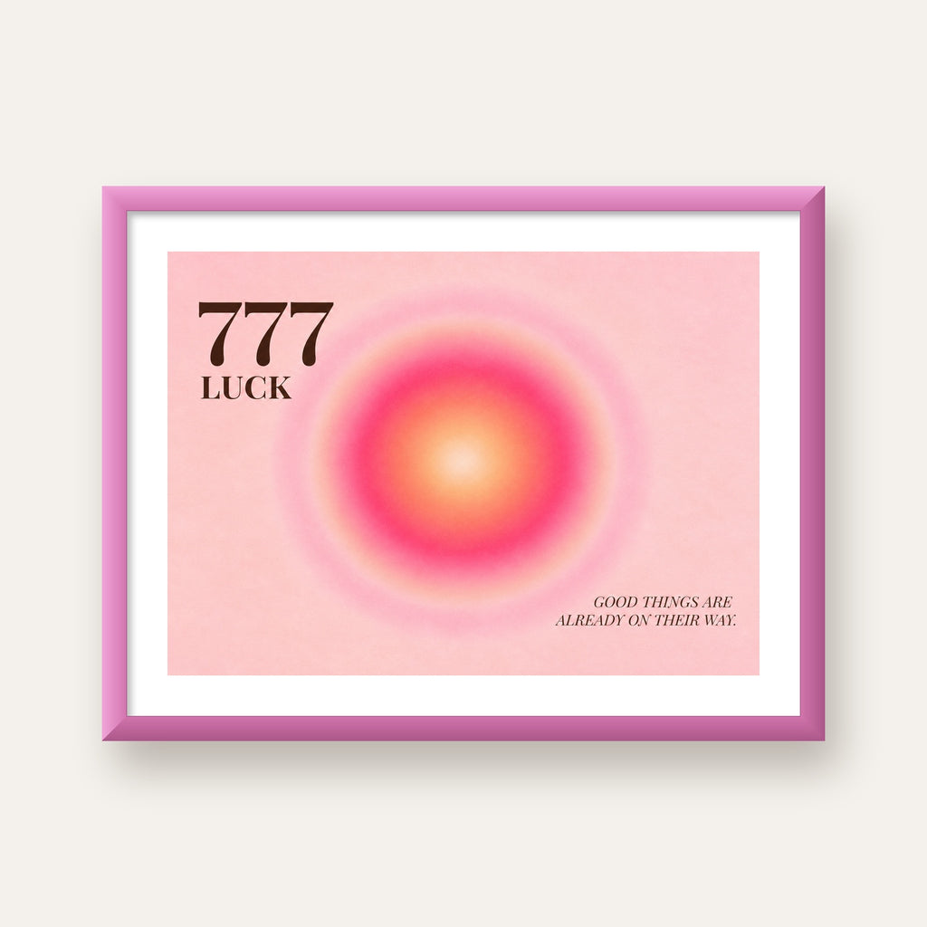 777 Luck Pembe Aura Poster — pembe çerçeveli paspartulu