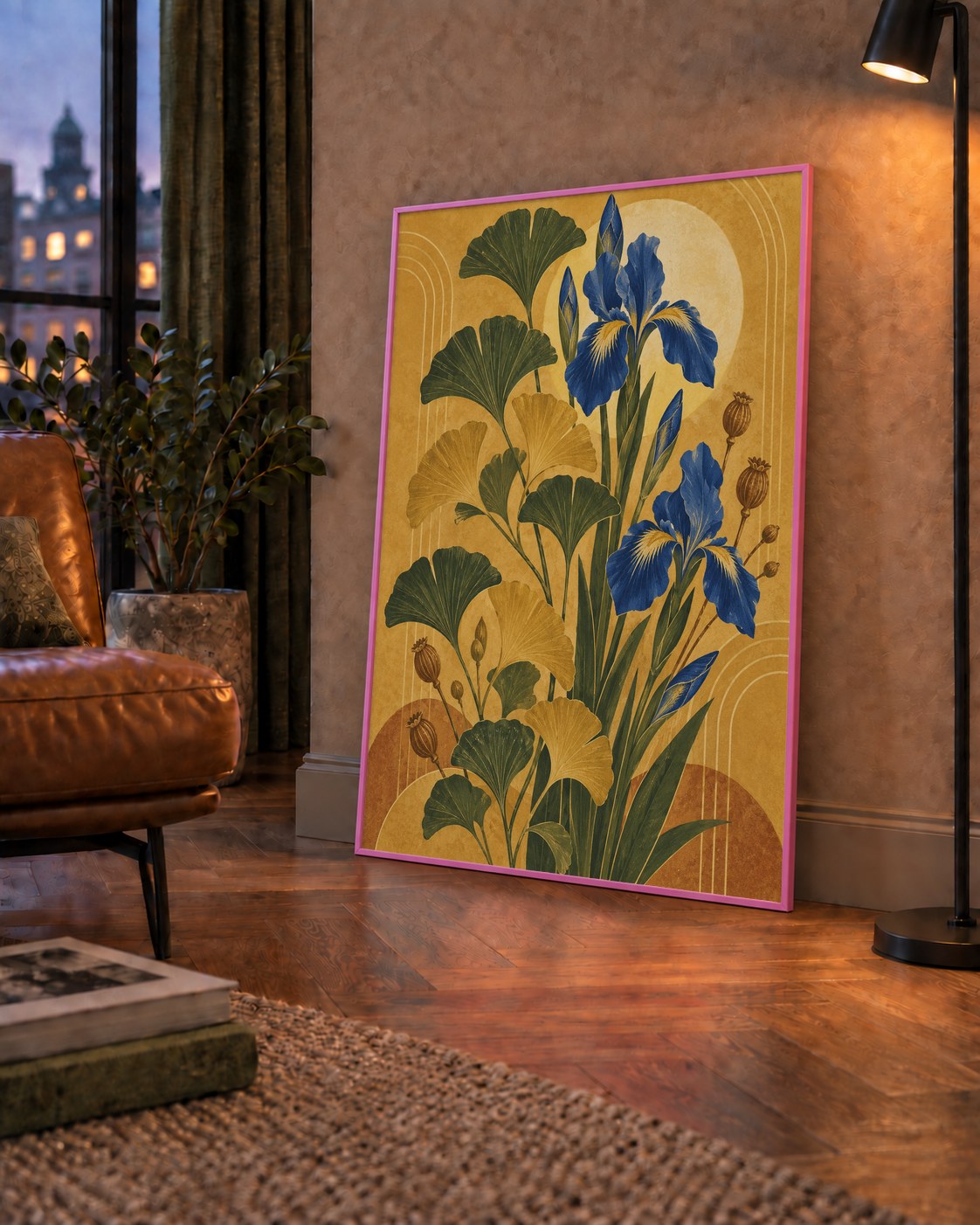 Altın Ginkgo ve Mavi İris Art Deco Botanik Poster — çerçeveli hâliyle bir ev duvarında