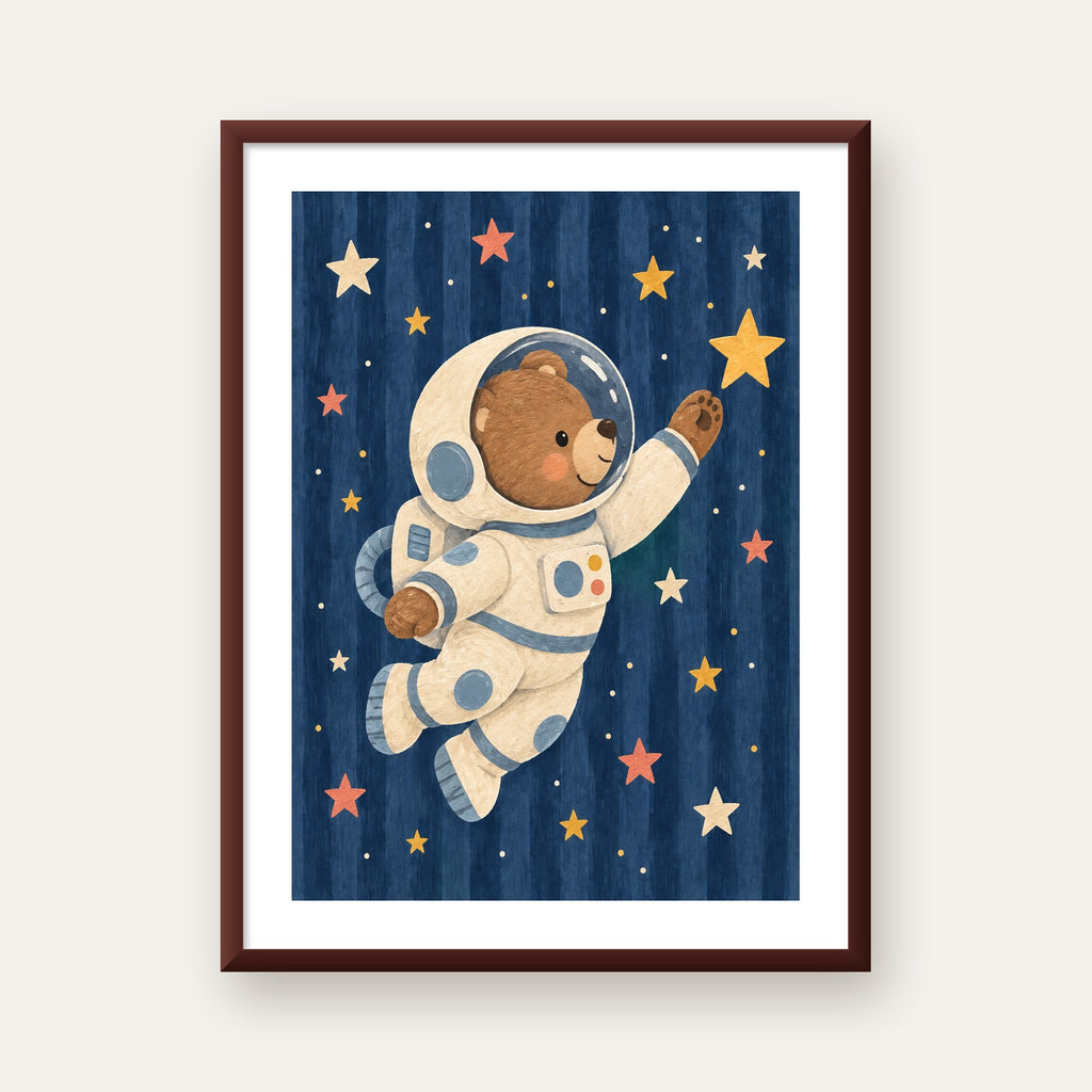 Astronot Ayıcık ve Yıldızlar Pastel Dijital Poster — ceviz çerçeveli paspartulu