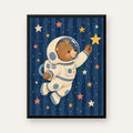 Astronot Ayıcık ve Yıldızlar Pastel Dijital Poster — Dikey baskı, düz siyah çerçeveli duvar posteri