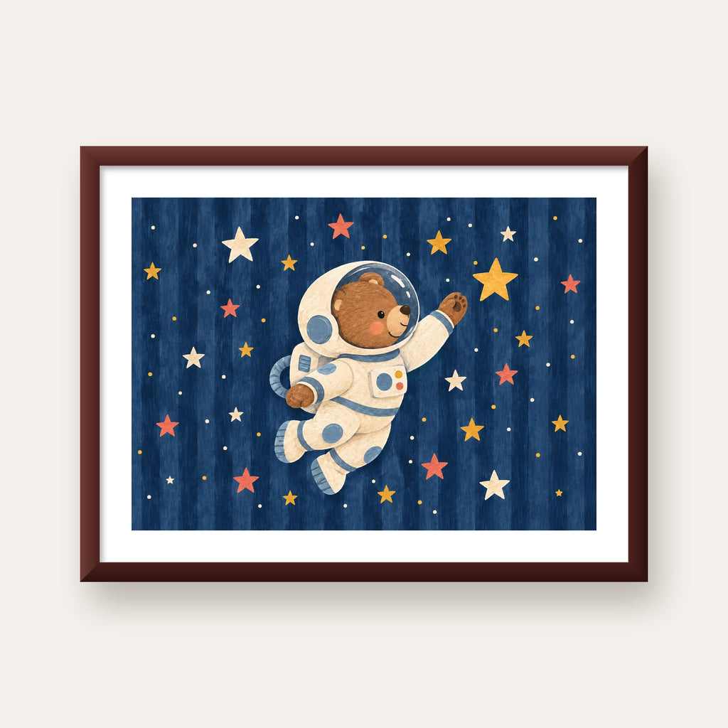 Astronot Ayıcık ve Yıldızlar Pastel Dijital Poster — ceviz çerçeveli paspartulu