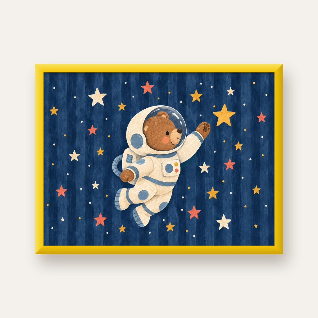 Astronot Ayıcık ve Yıldızlar Pastel Dijital Poster — sarı çerçeveli