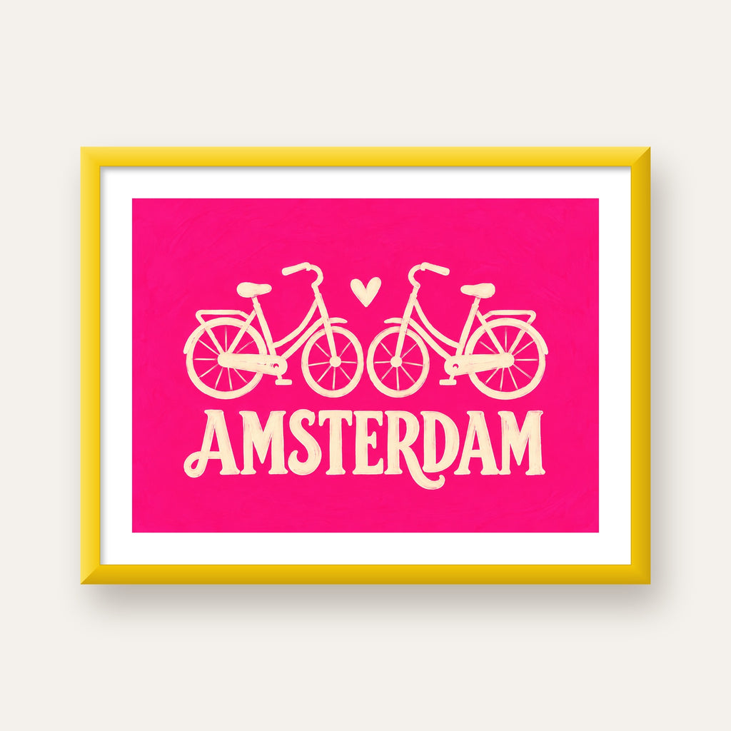 Amsterdam Temalı Bisiklet İllüstrasyonlu Canlı Pembe Poster — sarı çerçeveli paspartulu