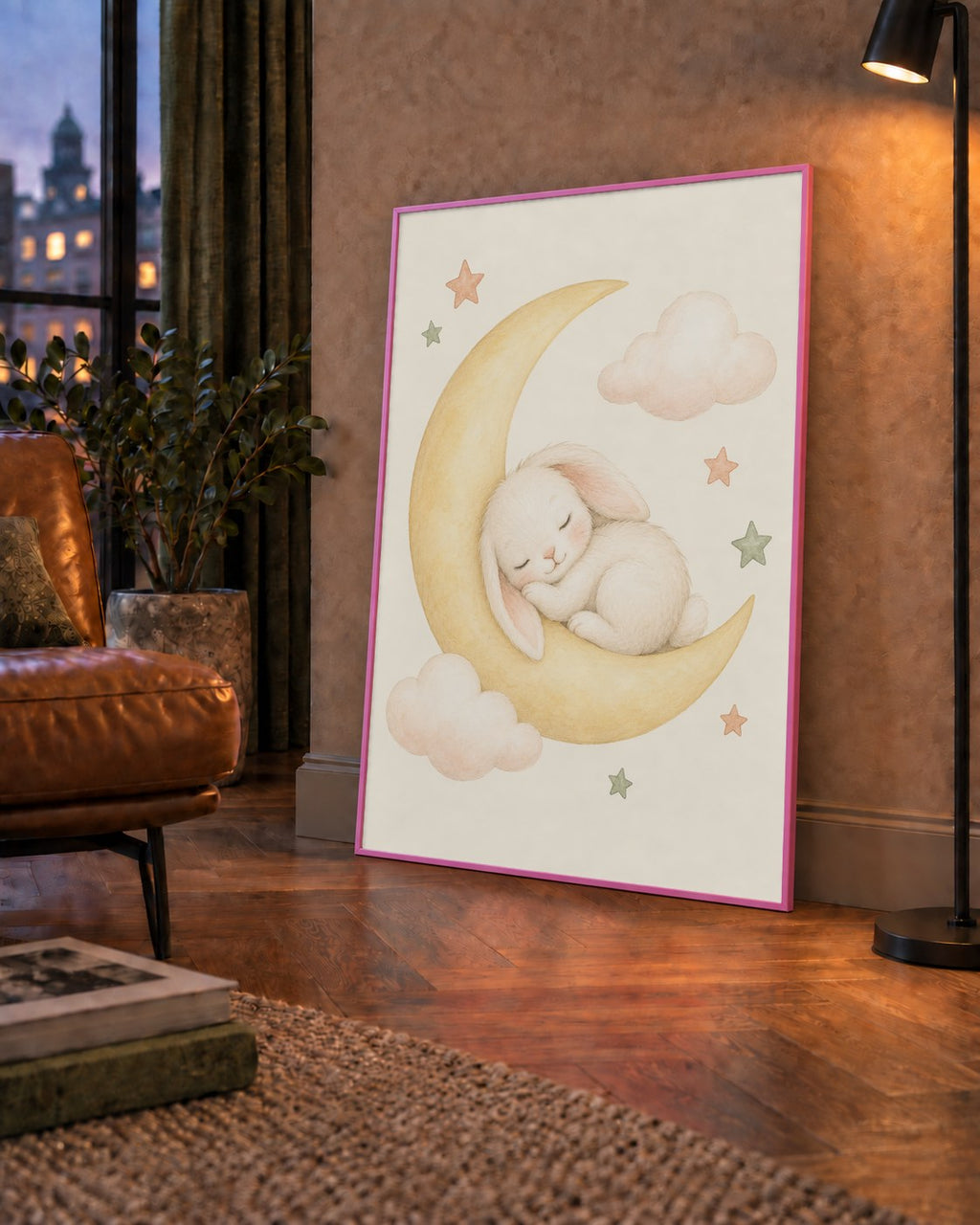 Uyuyan Tavşan ve Hilal Ay Suluboya Poster – Pastel Bebek Odası — çerçeveli hâliyle bir ev duvarında