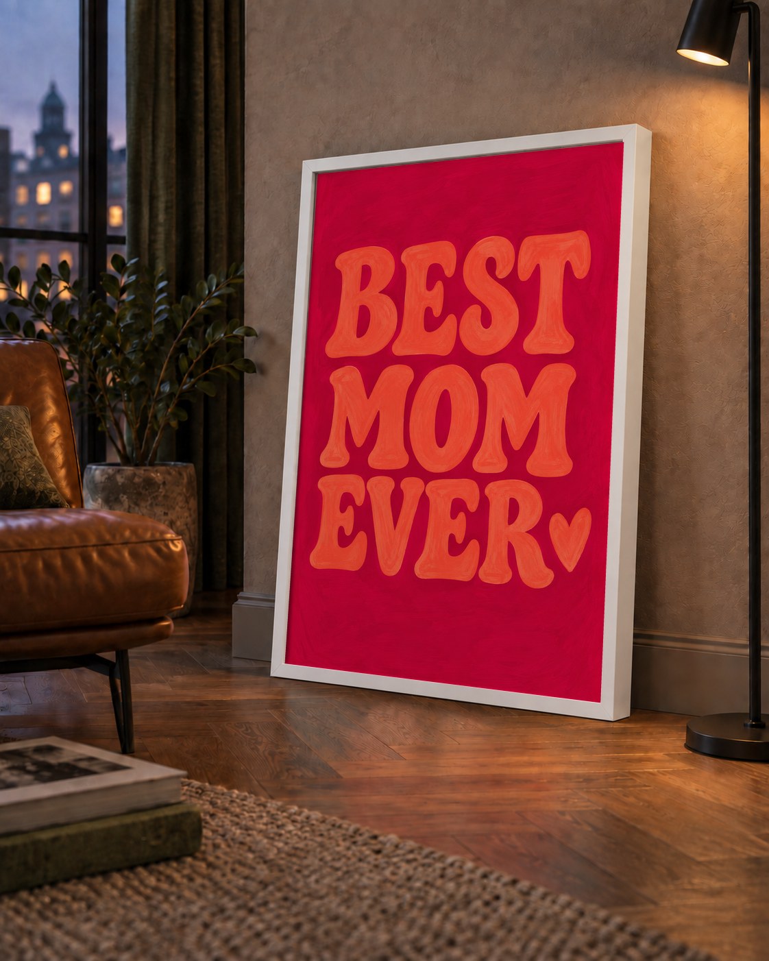 Anneler Günü Tipografi Poster – BEST MOM EVER, Modern Duvar Sanatı — çerçeveli hâliyle bir ev duvarında