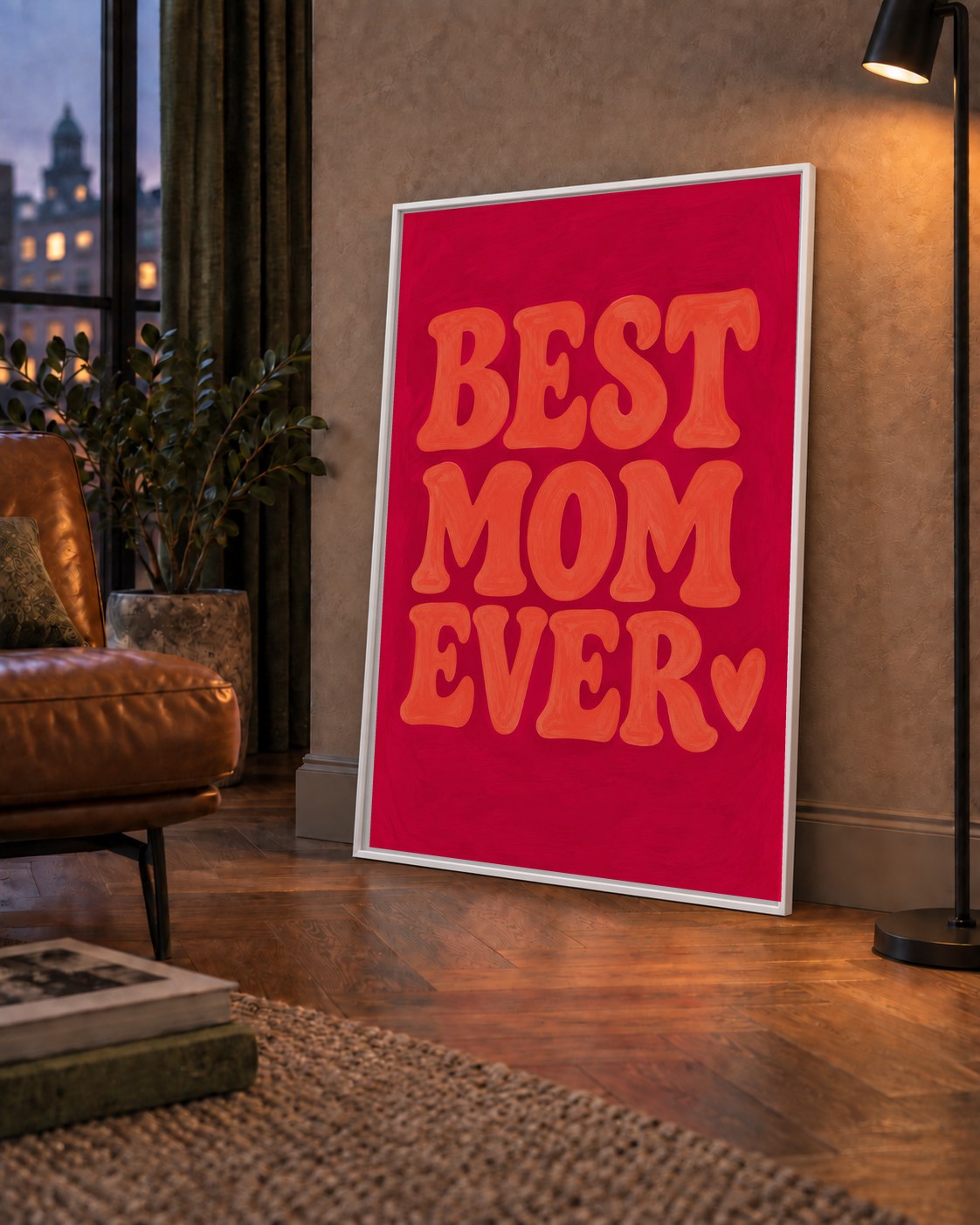 Anneler Günü Tipografi Poster – BEST MOM EVER, Modern Duvar Sanatı — çerçeveli hâliyle bir ev duvarında