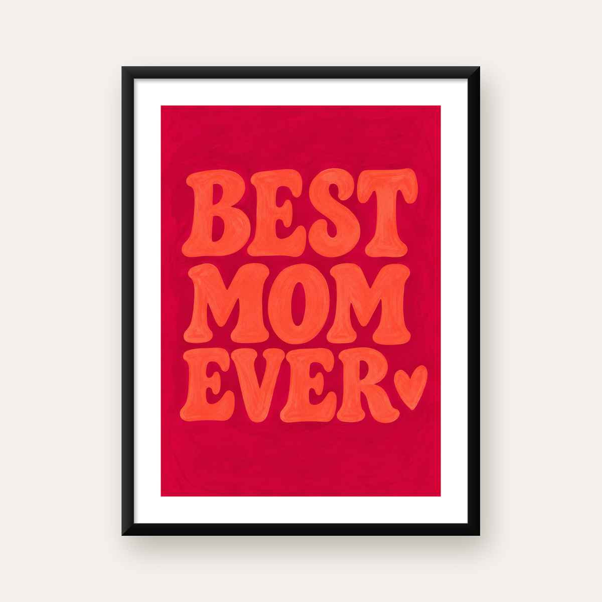Anneye İthaf: Kalpli 'BEST MOM EVER' Tipografi Poster — Dikey baskı, beyaz kenar boşluklu