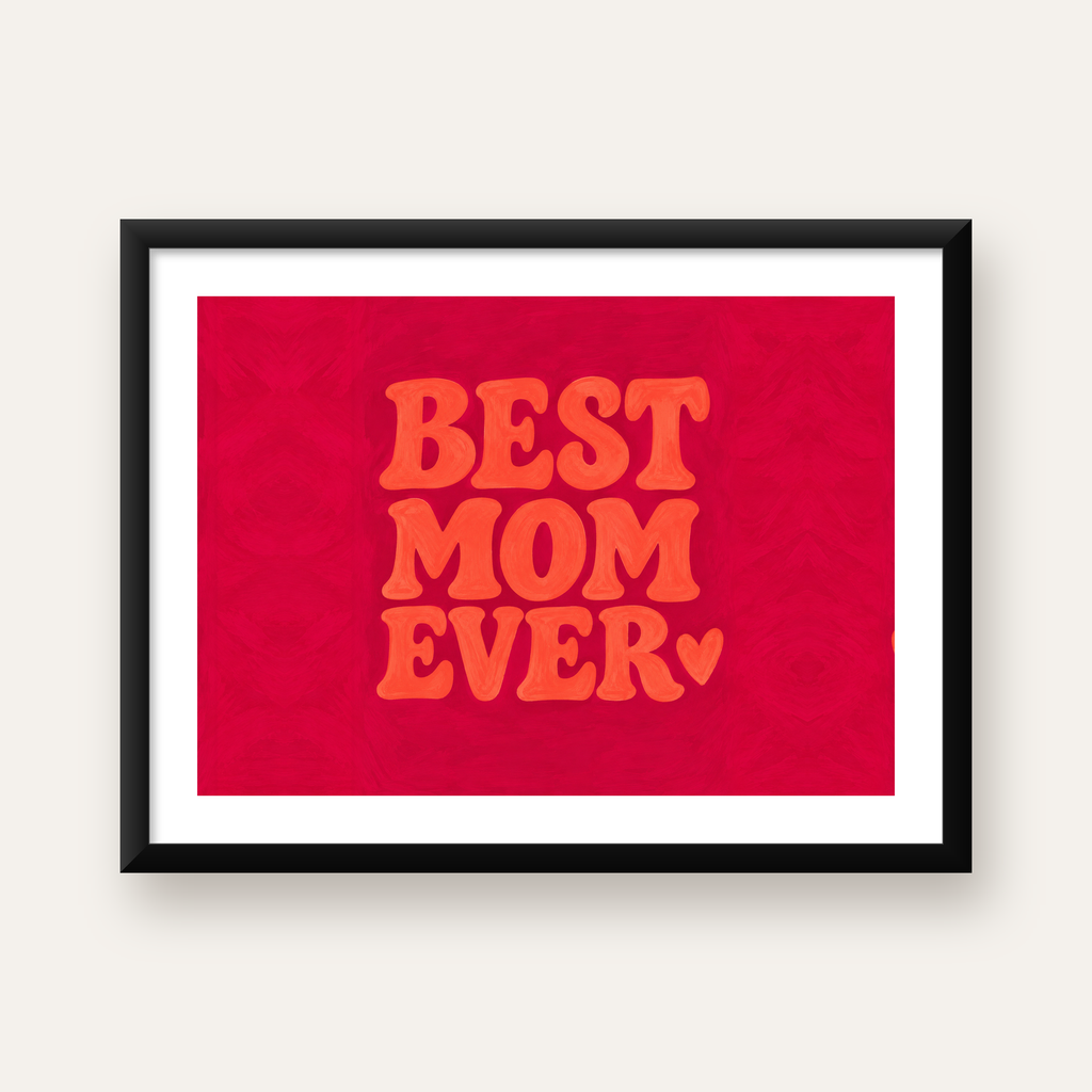 Anneye İthaf: Kalpli 'BEST MOM EVER' Tipografi Poster — Yatay baskı, beyaz kenar boşluklu