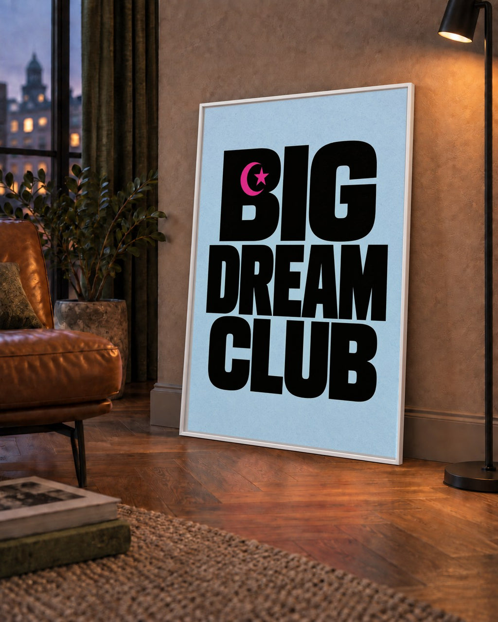 Big Dream Club Tipografi Poster Siyah-Pembe Ay Yıldız Motifli — çerçeveli hâliyle bir ev duvarında