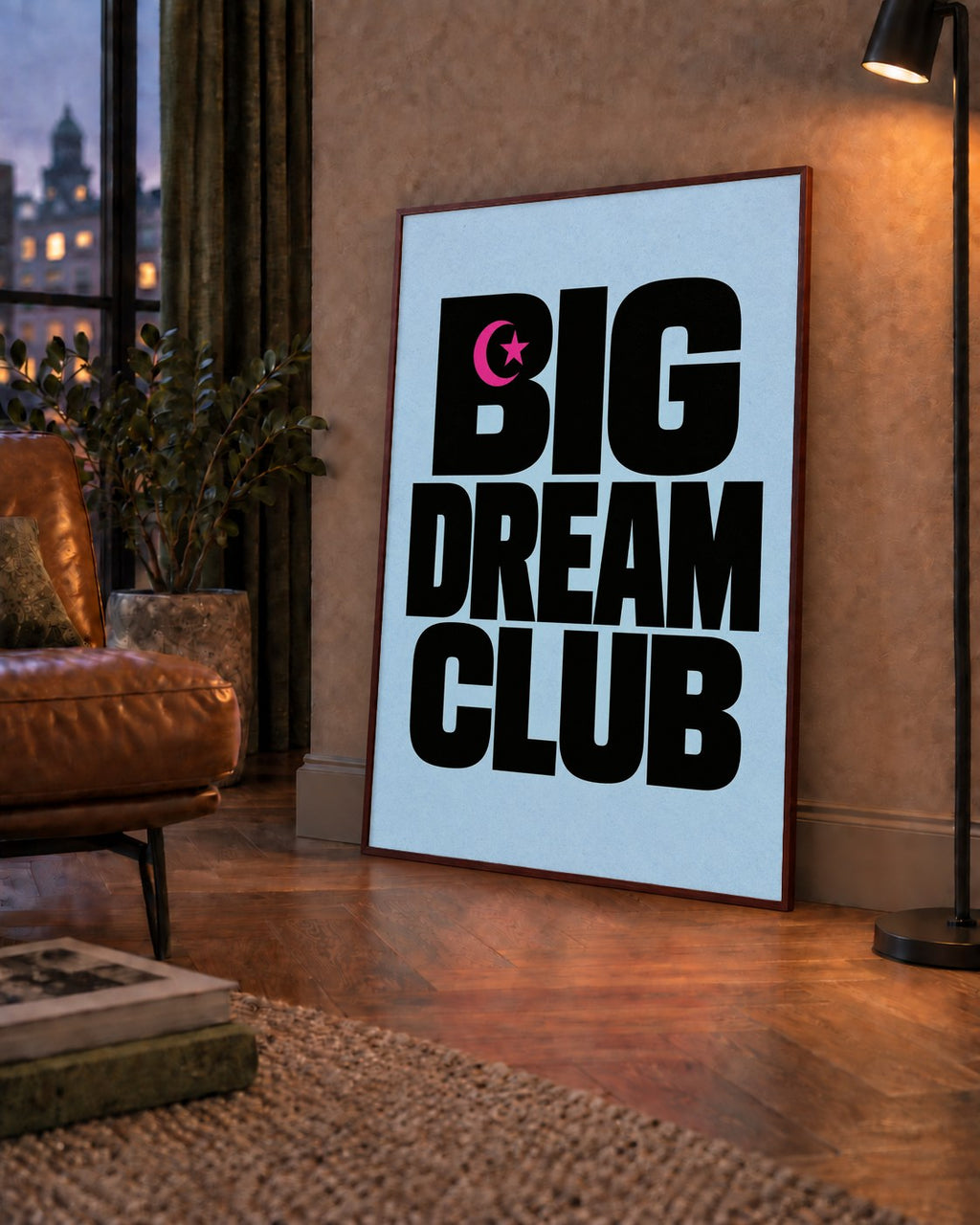 Big Dream Club Tipografi Poster Siyah-Pembe Ay Yıldız Motifli — çerçeveli hâliyle bir ev duvarında
