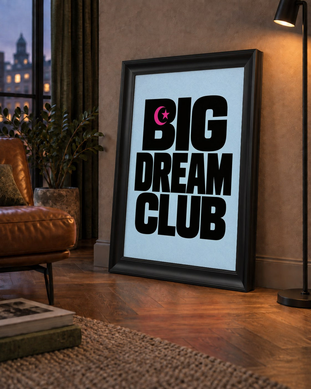Big Dream Club Tipografi Poster Siyah-Pembe Ay Yıldız Motifli — çerçeveli hâliyle bir ev duvarında