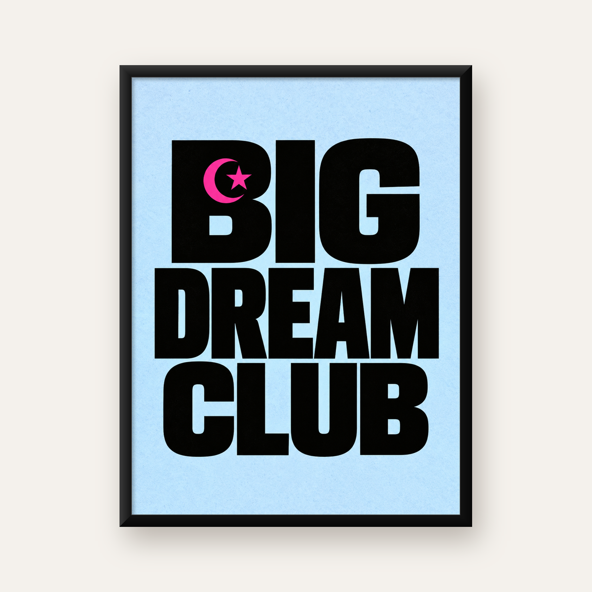 Big Dream Club Tipografi Poster Siyah-Pembe Ay Yıldız Motifli — Dikey baskı, düz siyah çerçeveli duvar posteri