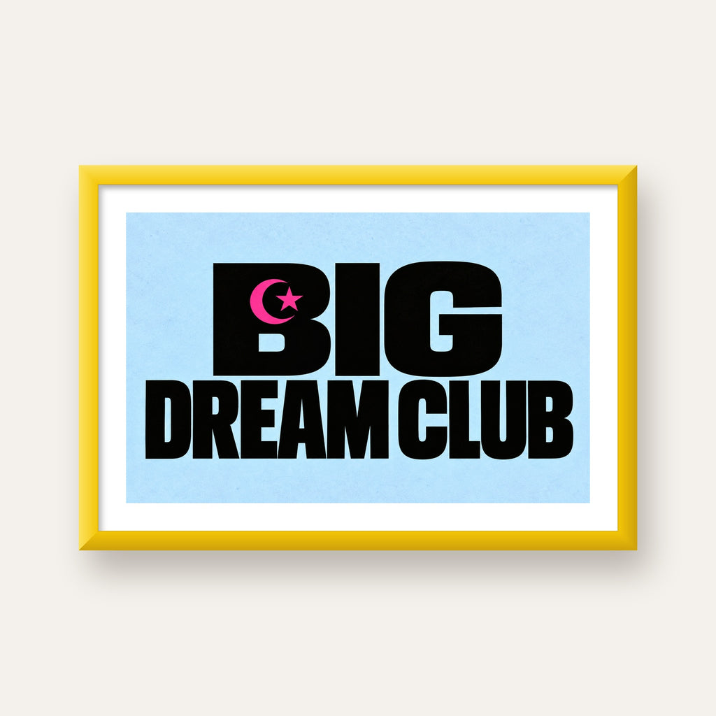 Big Dream Club Tipografi Poster Siyah-Pembe Ay Yıldız Motifli — sarı çerçeveli paspartulu