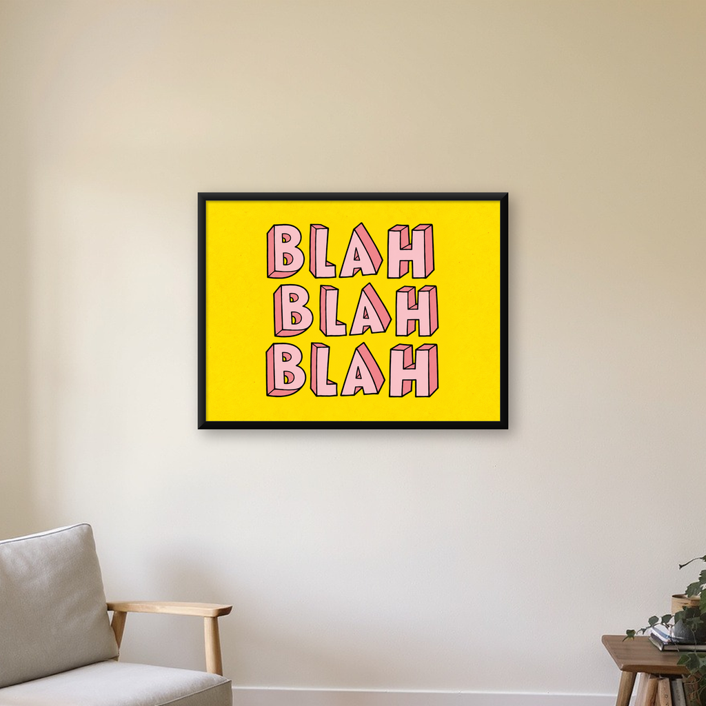 BLAH BLAH BLAH Renkli Tipografi Poster – Sarı ve Pembe — Yatay baskı, çerçeveli hâliyle bir ev duvarında