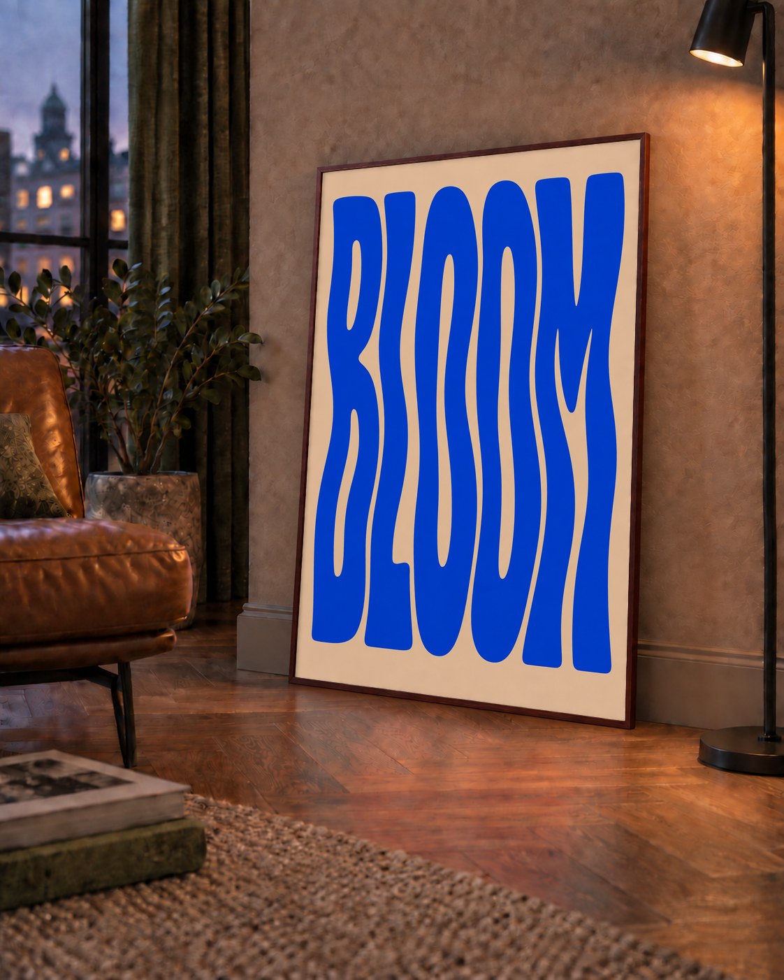 Dalgalı BLOOM Tipografi Poster – Modern Duvar Sanatı — çerçeveli hâliyle bir ev duvarında