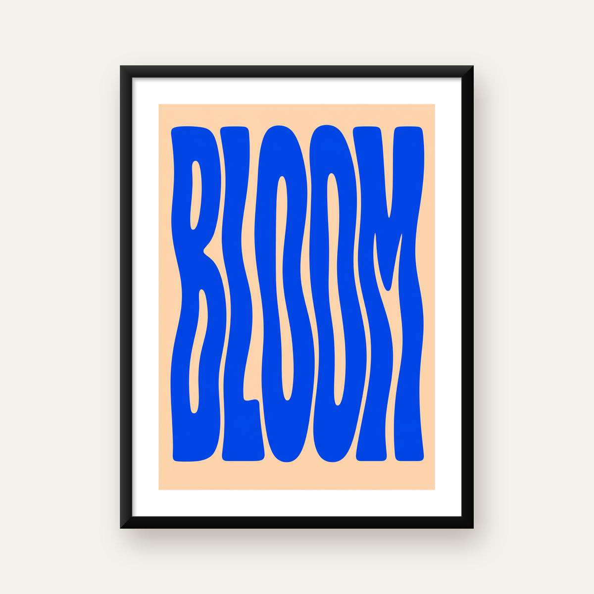 Dalgalı BLOOM Tipografi Poster – Modern Duvar Sanatı — Dikey baskı, beyaz paspartulu