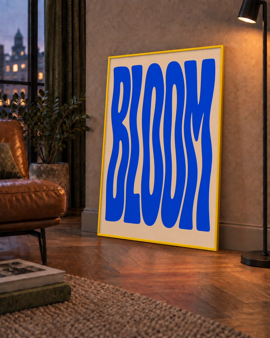 Dalgalı BLOOM Tipografi Poster – Modern Duvar Sanatı — çerçeveli hâliyle bir ev duvarında