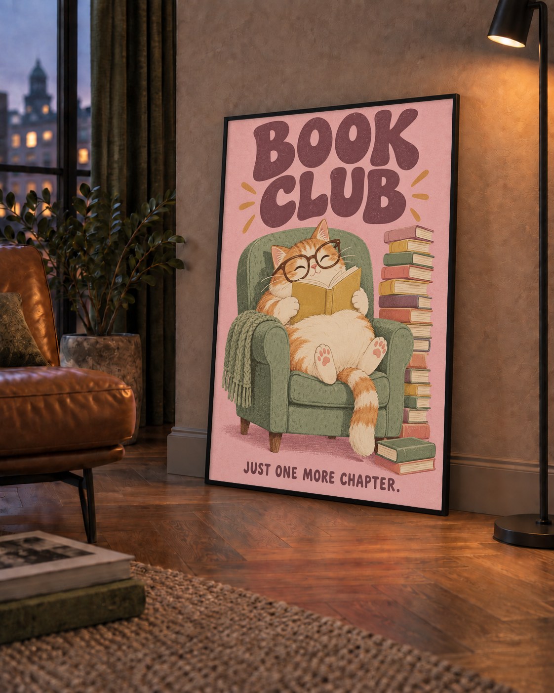 Kitap Okuyan Kedi Poster – Sevimli Book Club Duvar Dekoru — çerçeveli hâliyle bir ev duvarında