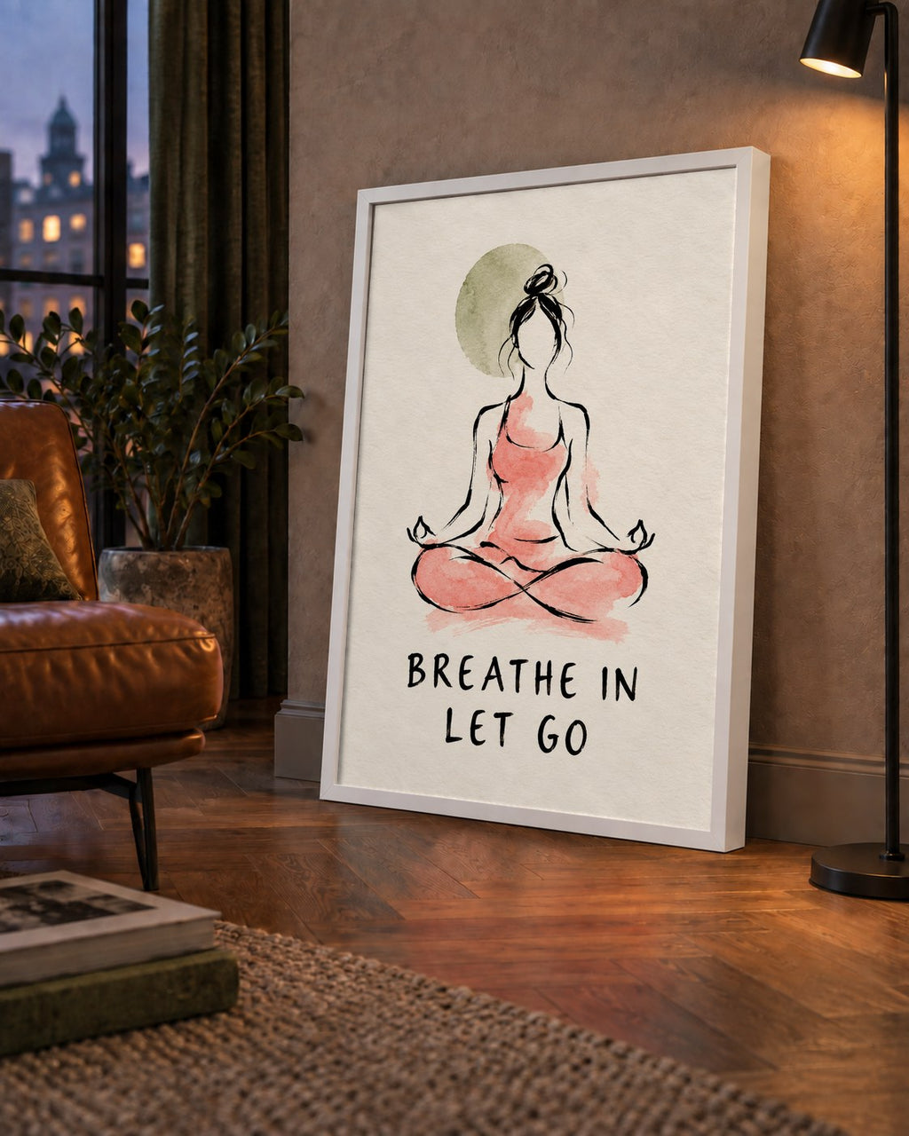 Breathe In Let Go Meditasyon Yapan Kadın Poster — çerçeveli hâliyle bir ev duvarında