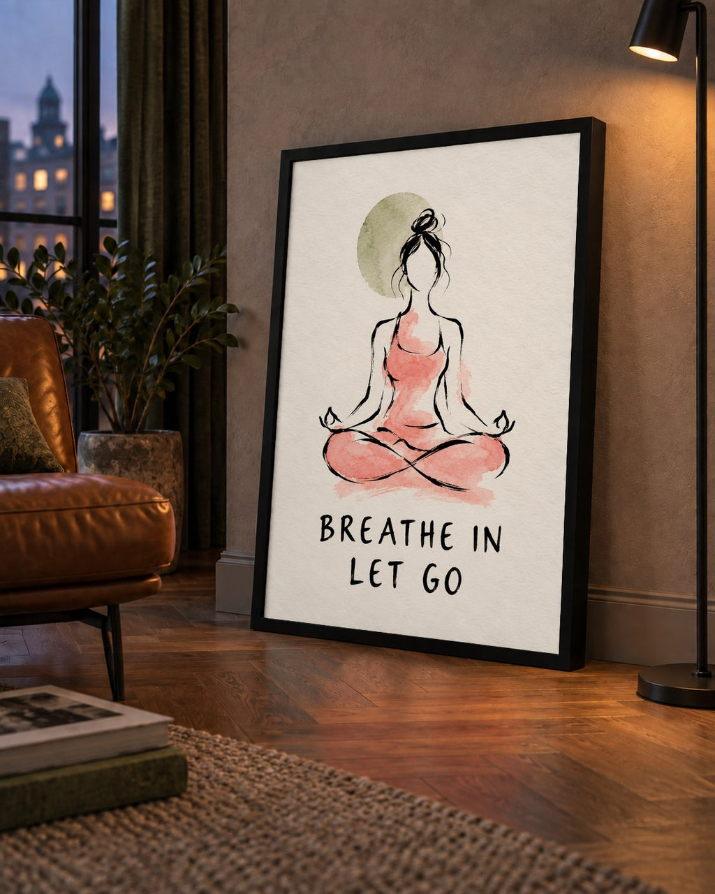 Breathe In Let Go Meditasyon Yapan Kadın Poster — çerçeveli hâliyle bir ev duvarında
