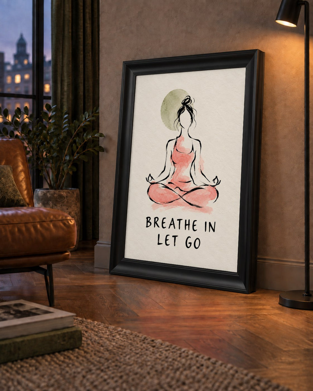 Breathe In Let Go Meditasyon Yapan Kadın Poster — çerçeveli hâliyle bir ev duvarında