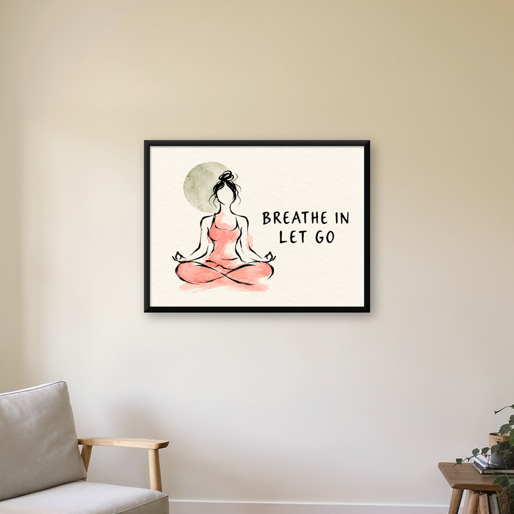 Yoga ve Meditasyon İllüstrasyonlu Motive Edici Poster — Yatay baskı, çerçeveli hâliyle bir ev duvarında