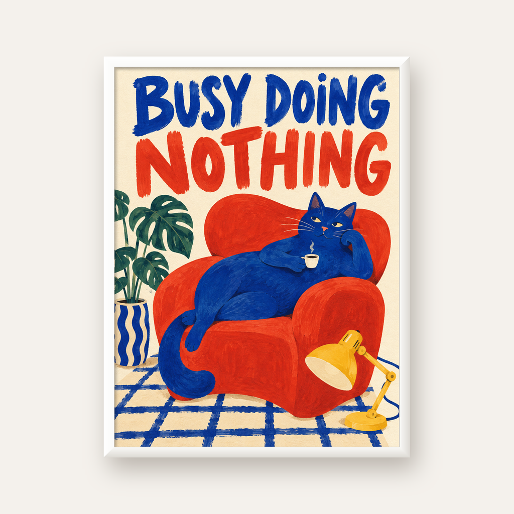 Busy Doing Nothing – Rahat Kedi İllüstrasyon Poster — beyaz çerçeveli dikey poster