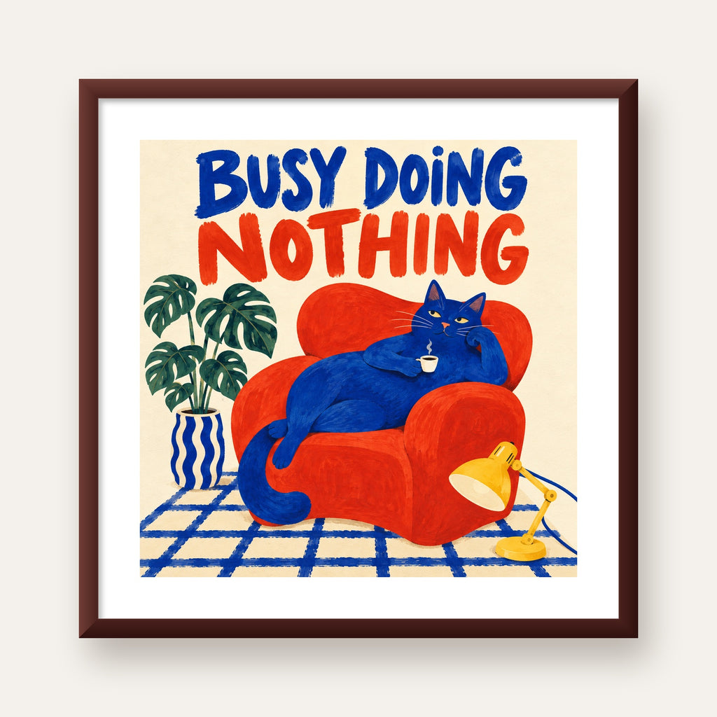 Busy Doing Nothing – Rahat Kedi İllüstrasyon Poster — ceviz çerçeveli paspartulu