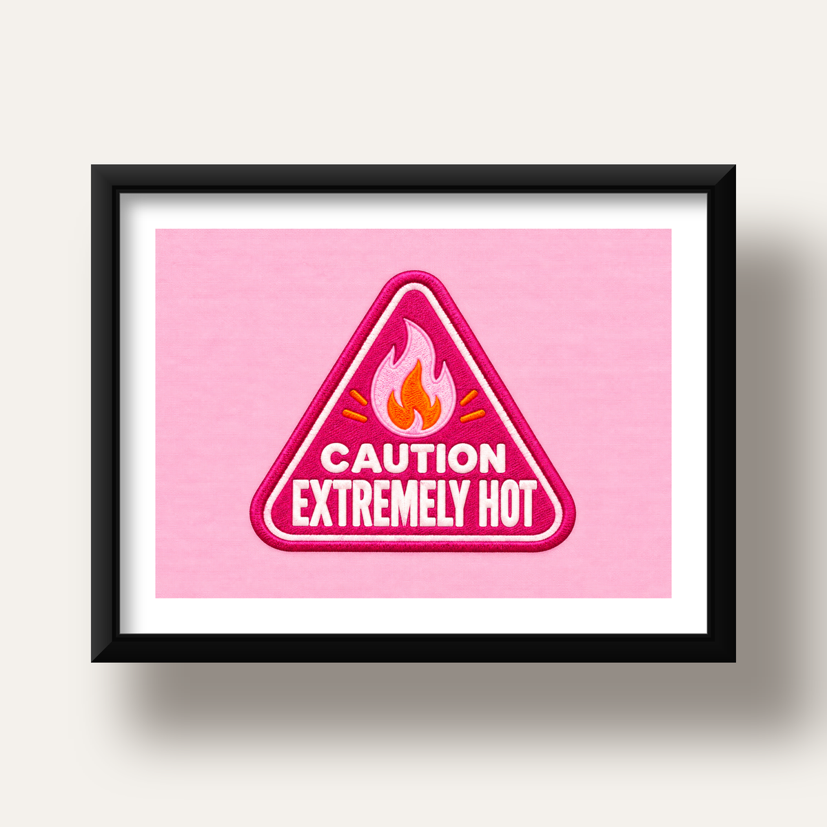 Caution — Extremely Hot — siyah derin çerçeveli paspartulu