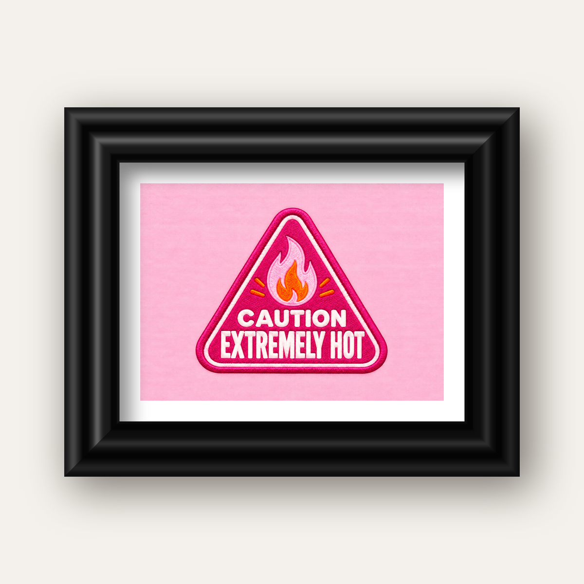Caution — Extremely Hot — siyah galeri çerçeveli paspartulu