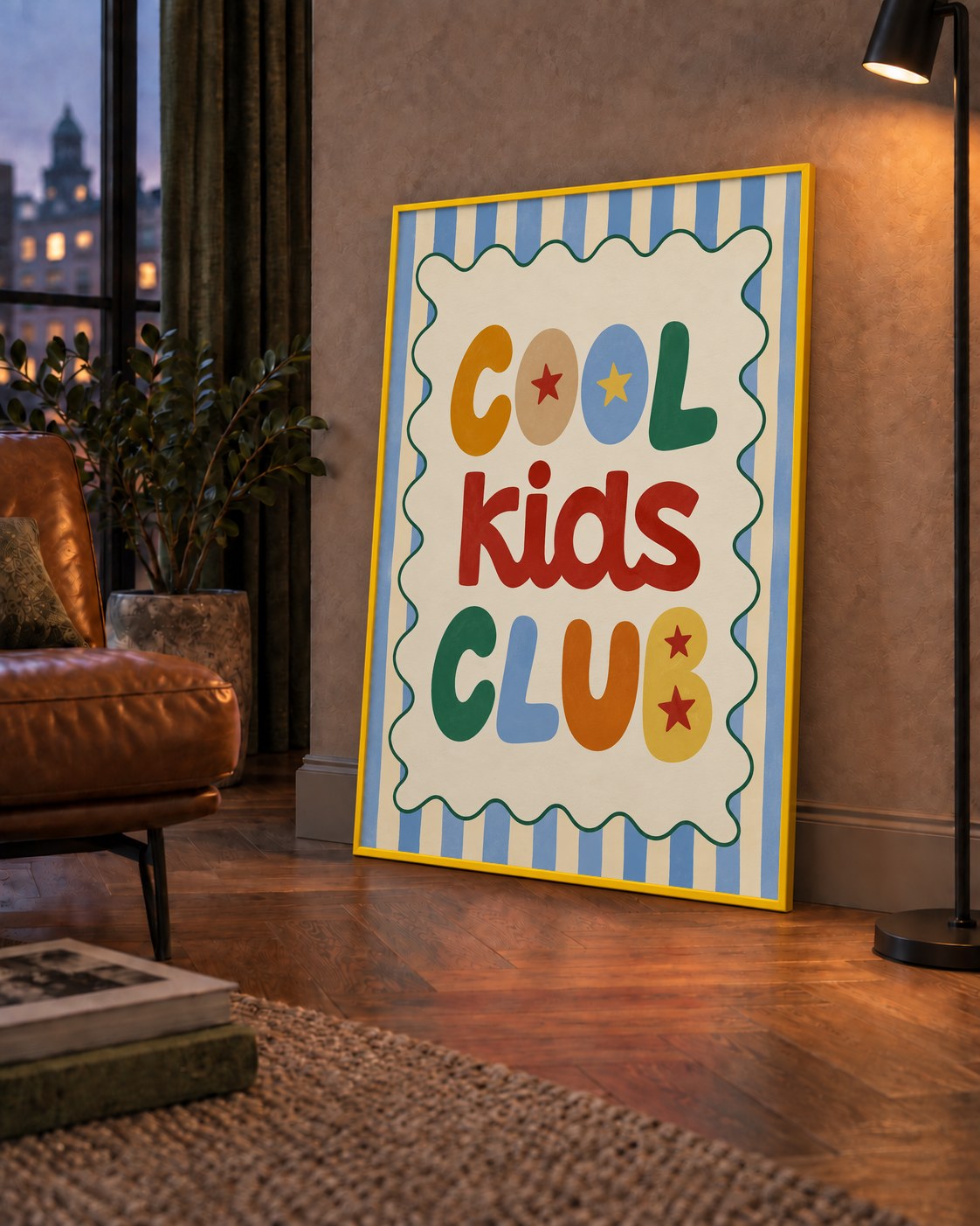 Cool Kids Club — çerçeveli hâliyle bir ev duvarında